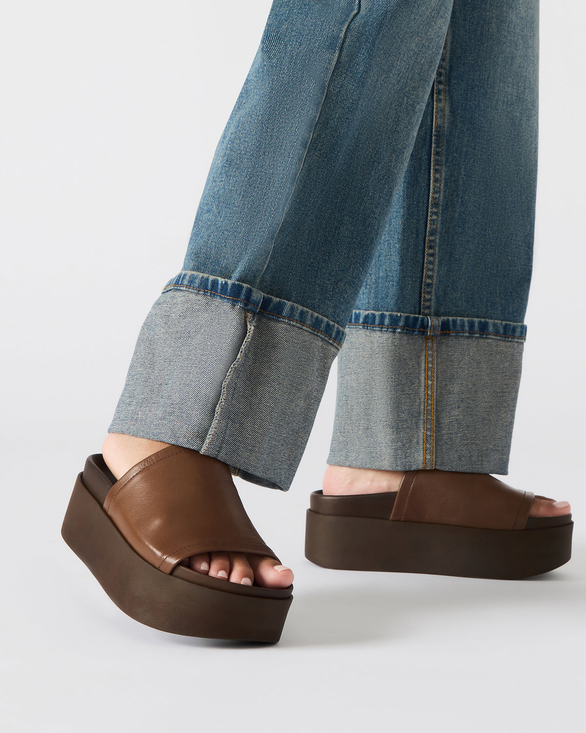 ARWEN Natural Raffia Platform Footbed Slide Chunky Women's Sandal