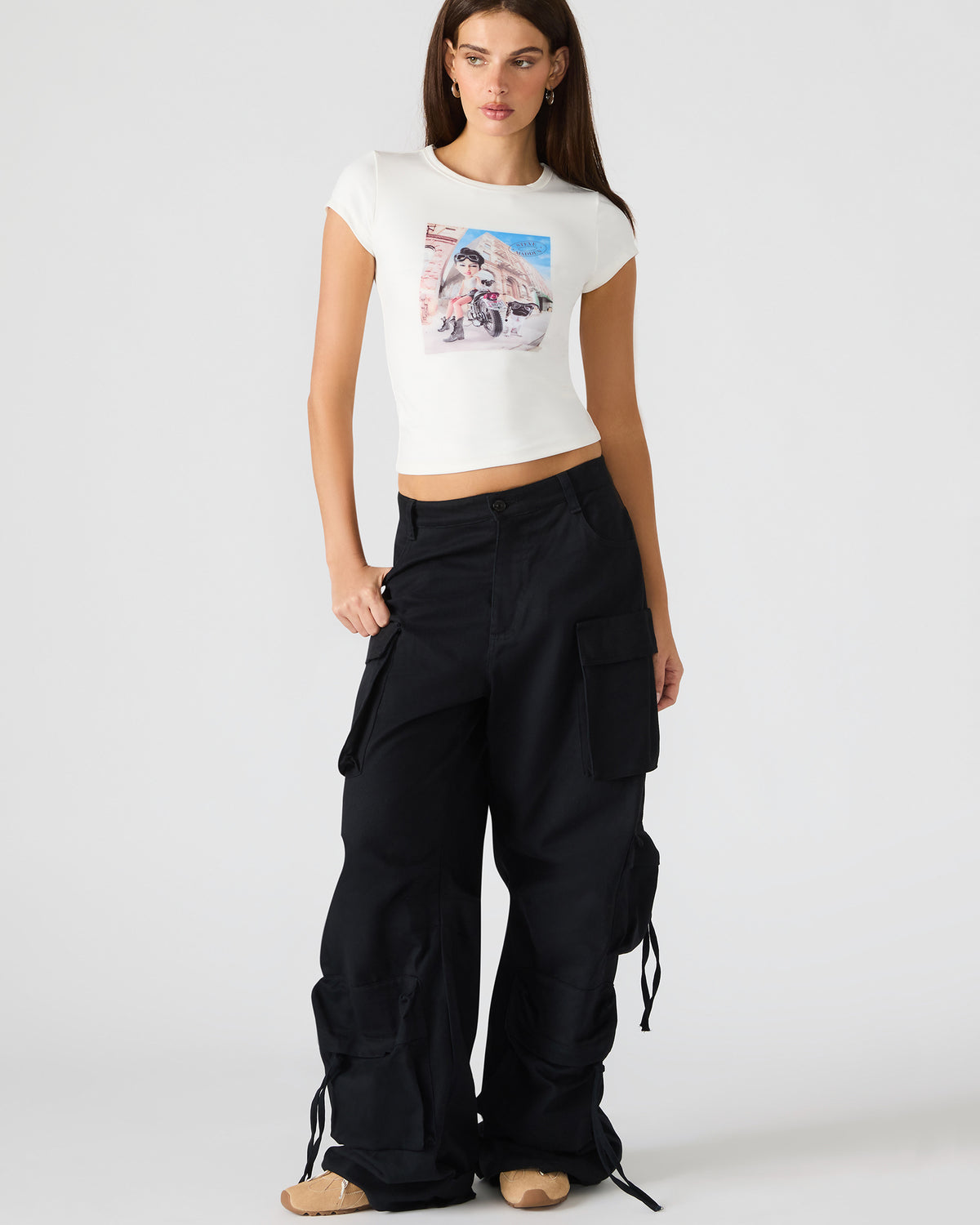 GOLDIE Antique Short-Sleeved Graphic Tee Form-Fitting Women's Top