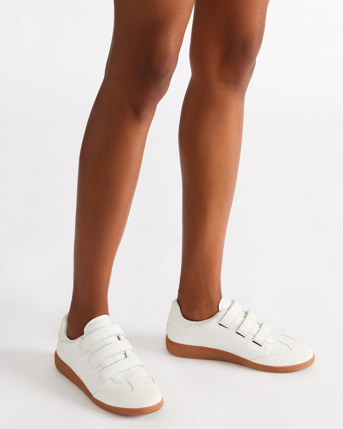 MOMENTUM Mesh Black Women's Velcro Low-Top Sneakers