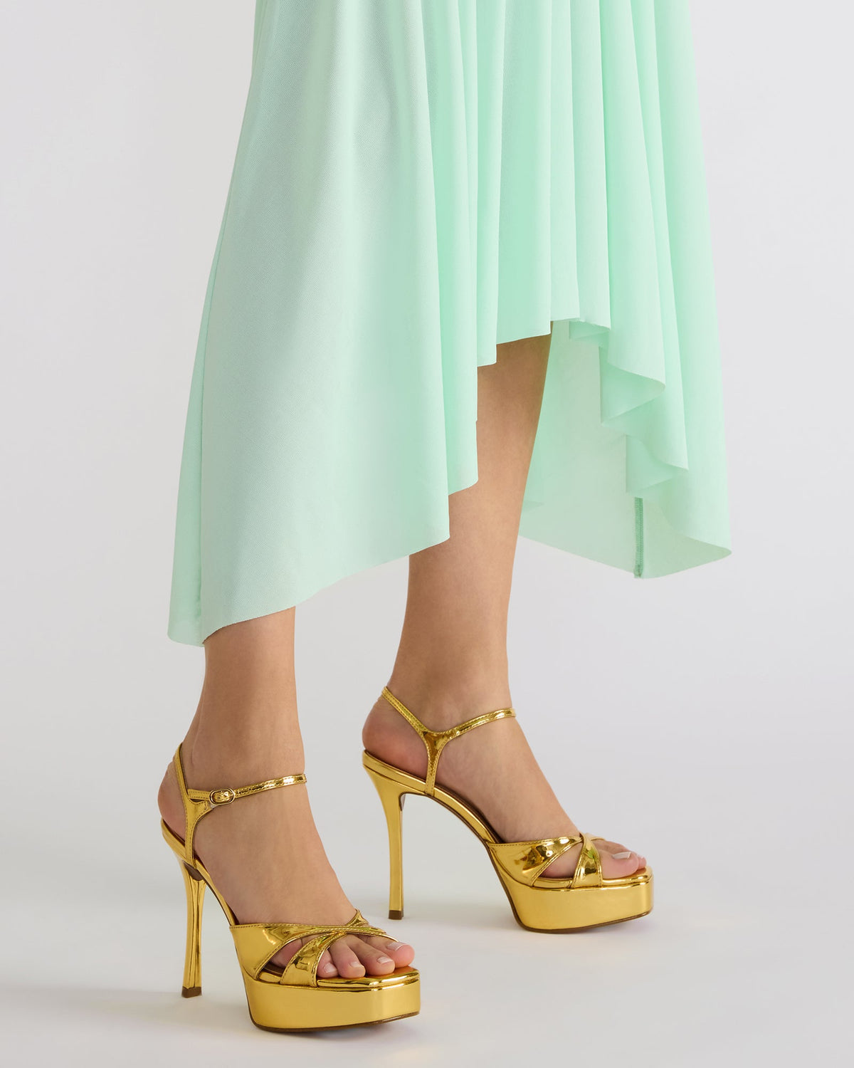 SCARLET Gold Square-Toe Strappy Platform Women's Heel Steve Madden GOLD