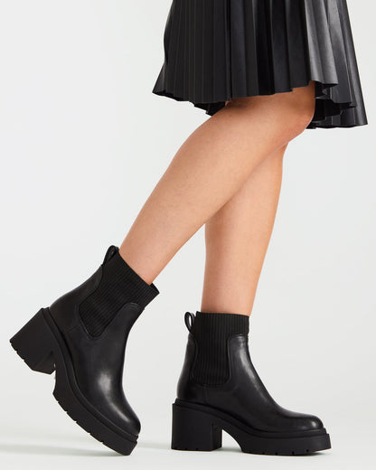 KOA Black Lug Sole Chelsea Women's Ankle Boot Steve Madden BLACK