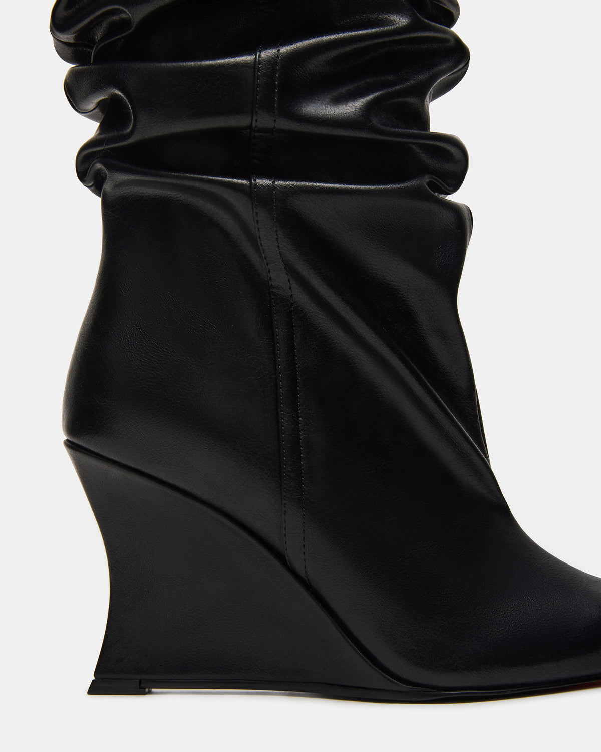 DISTORTION Black Pointed-Toe Scrunched Knee-High Wedge Women's Boot Steve Madden BLACK