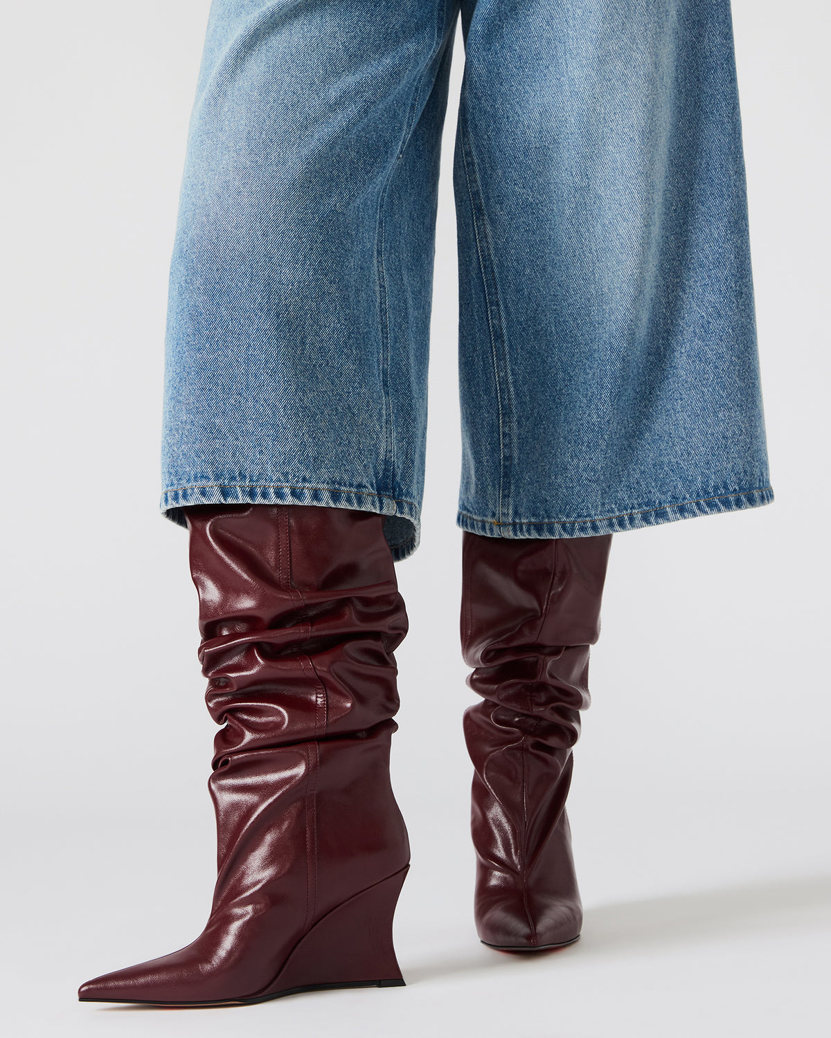 DISTORTION Burgundy Pointed-Toe Scrunched Knee-High Wedge Women's Boot Steve Madden BURGUNDY