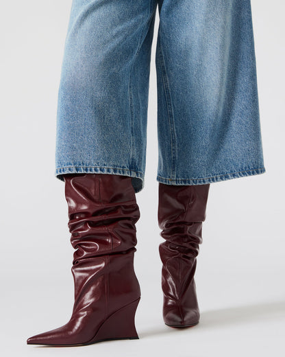 DISTORTION Burgundy Pointed-Toe Scrunched Knee-High Wedge Women's Boot Steve Madden BURGUNDY