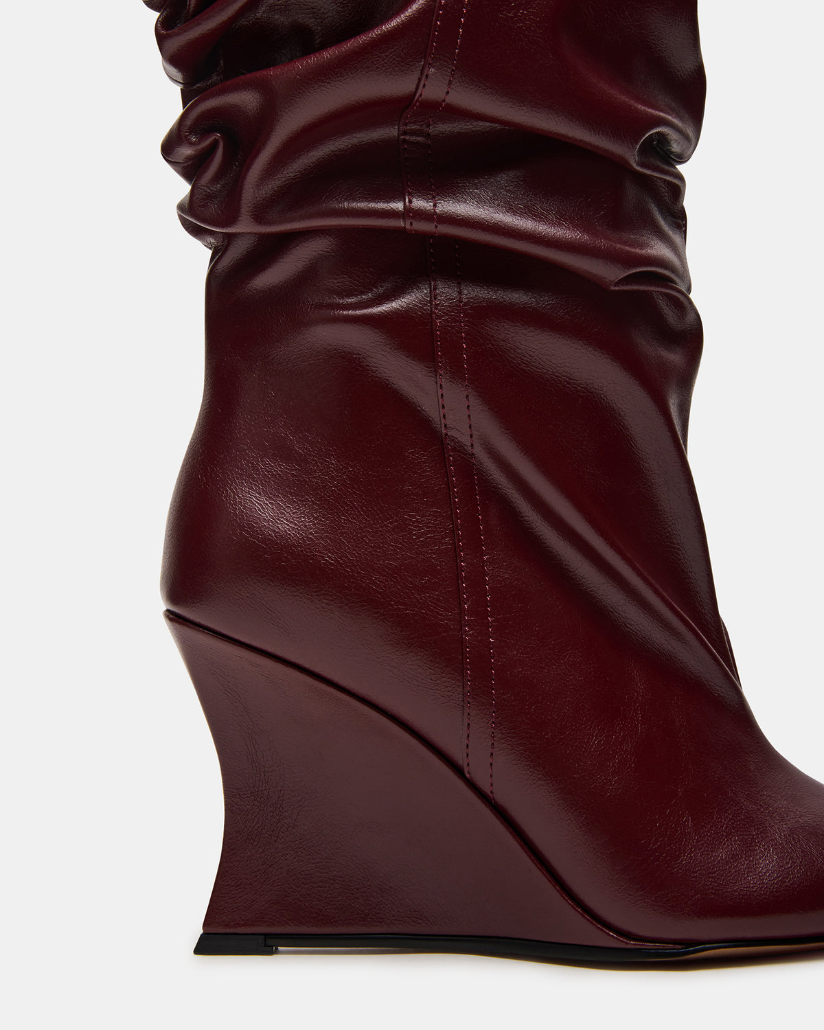 DISTORTION Burgundy Pointed-Toe Scrunched Knee-High Wedge Women's Boot Steve Madden BURGUNDY
