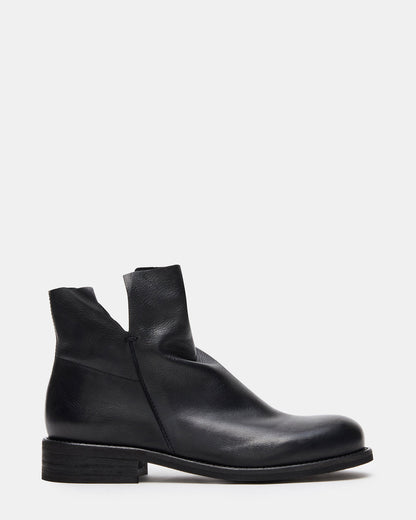 HUGHIE Black Leather Women's Ankle Boot Steve Madden BLACK LEATHER