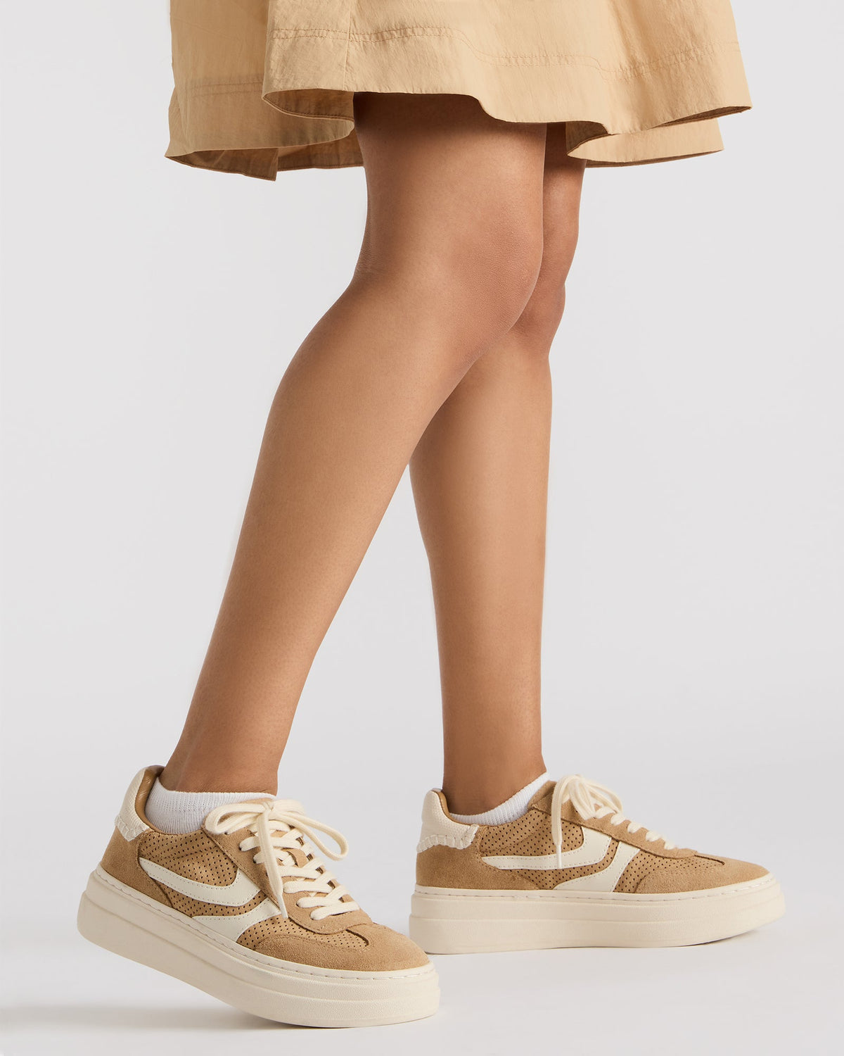 DODGE Perforated Camel Multi Women's Low-Top Platform Sneaker Steve Madden CAMEL MULTI