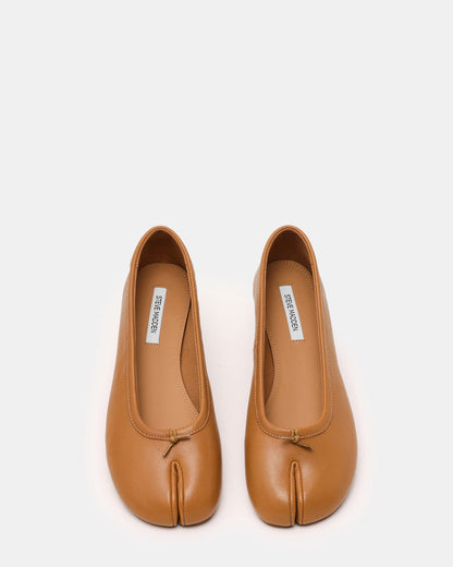 CALICO Tan Leather Split Toe Tabi Women's Ballet Flat Steve Madden TAN LEATHER