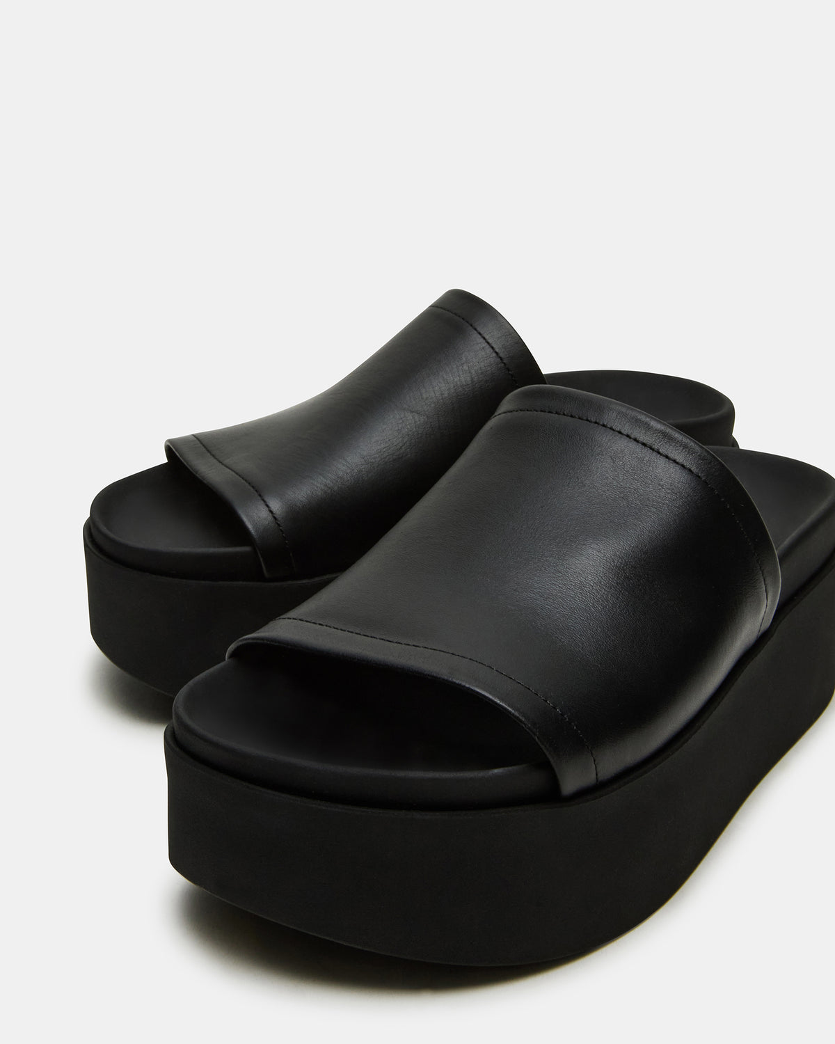 ARWEN Black Leather Women's Platform Footbed Slide Chunky Sandal Steve Madden BLACK LEATHER