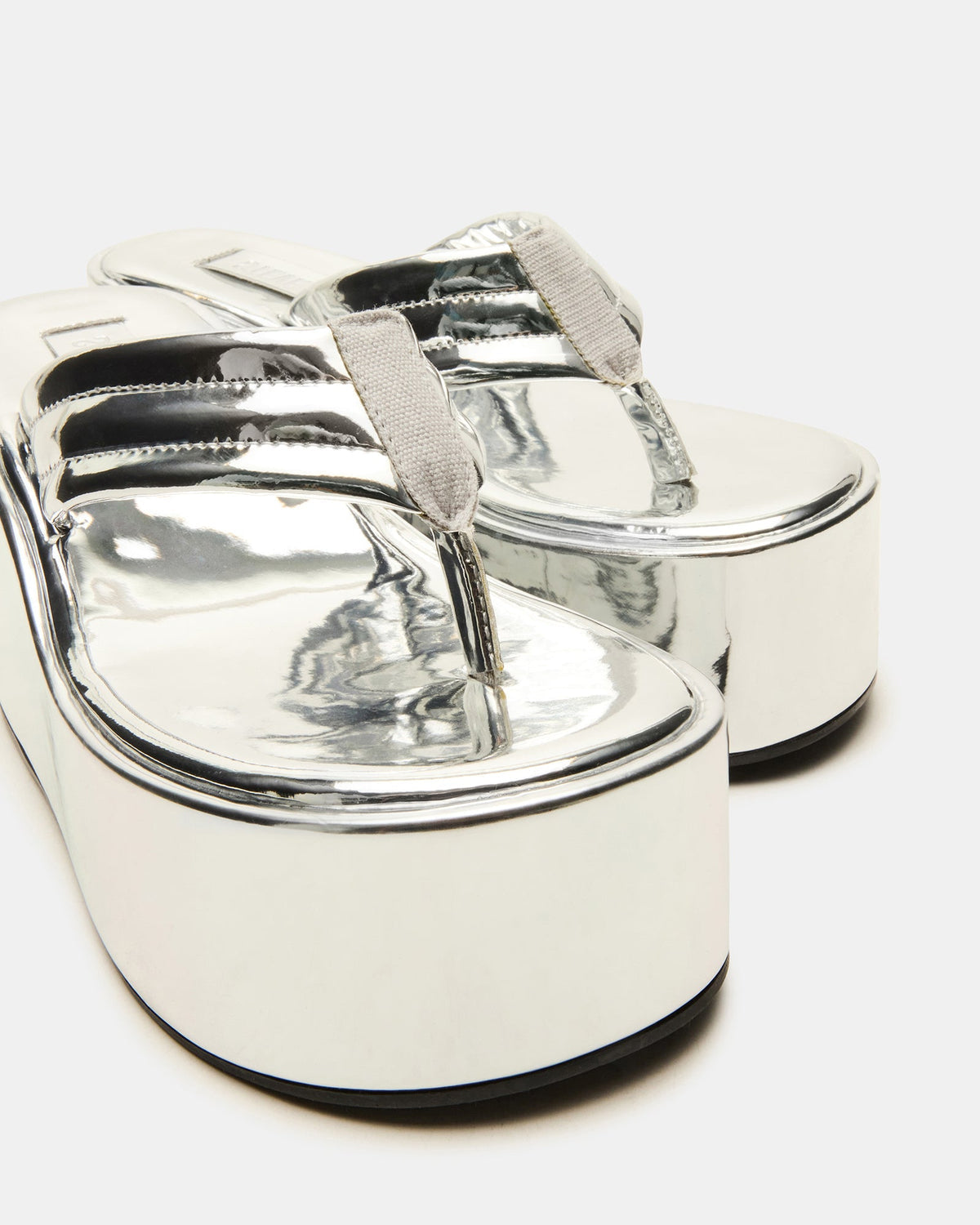 ESCAPISM Silver Crocodile Women's Platform Thong Wedge Sandal Steve Madden SILVER