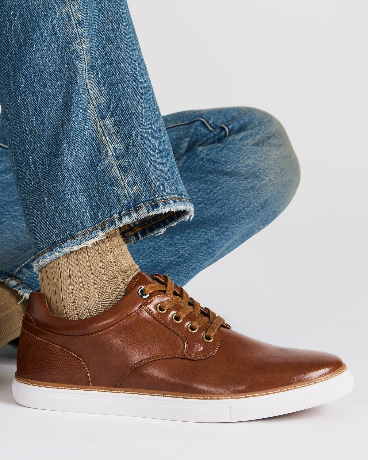 GUSS Tan Low-Top Men's Casual Shoe Steve Madden TAN