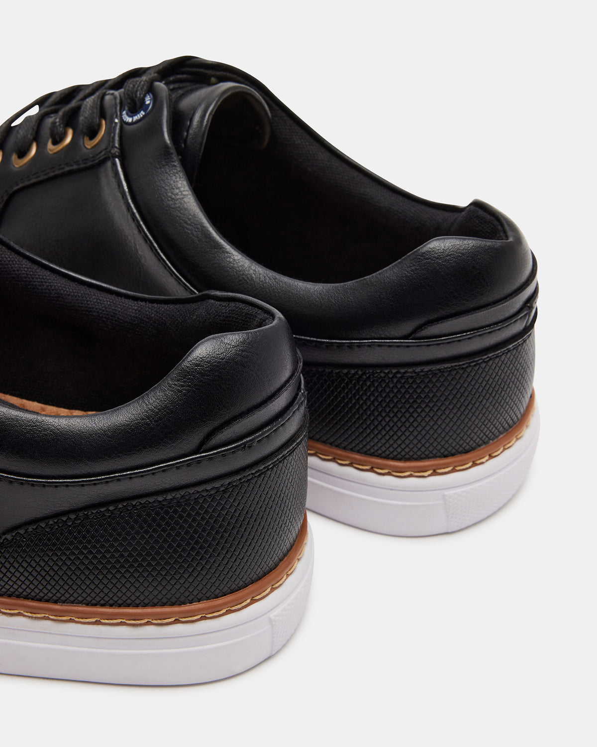 GUSS Black Low-Top Men's Casual Shoe Steve Madden BLACK
