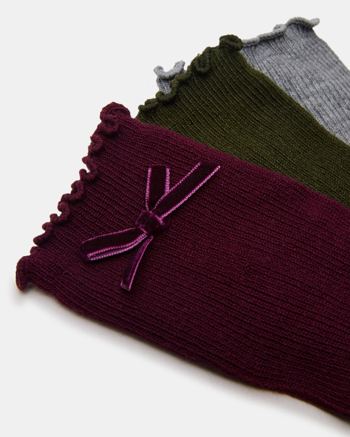 3 PACK FOLLY VELVET BOW RIB CREW SOCKS CHERRY Women's Lettuce Edge Delicate Bow Socks Steve Madden CHERRY