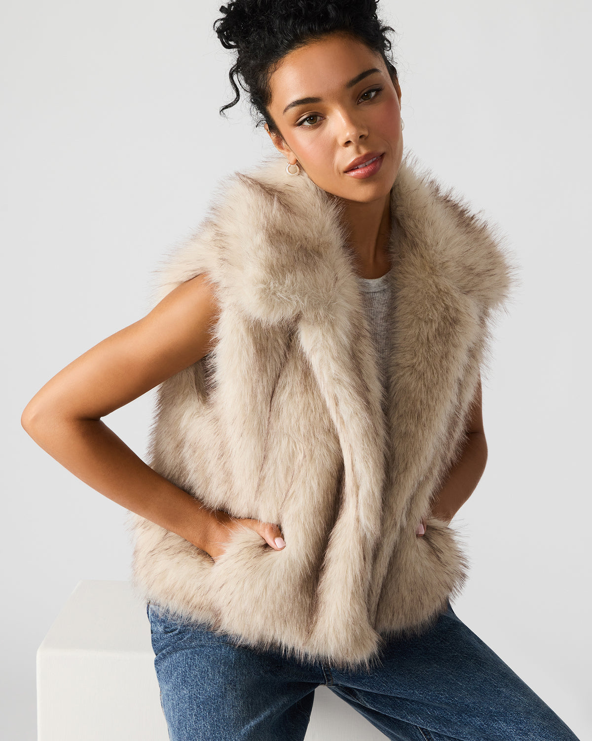 SAFIRA Natural Faux Fur Sleeveless Collared Women's Vest Steve Madden NATURAL