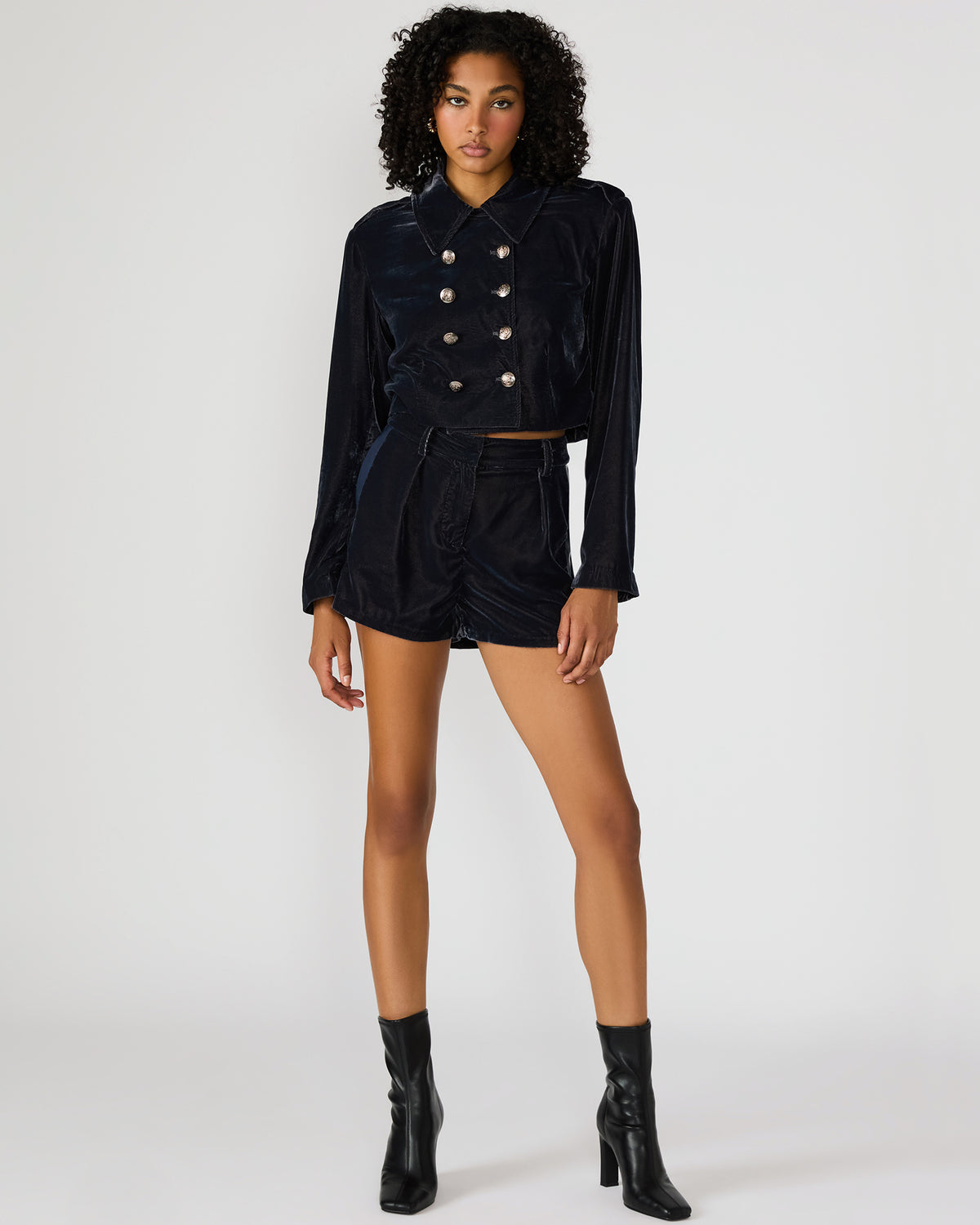 MINNETTA Indigo Haze Velvet Women's Shorts Steve Madden INDIGO HAZE
